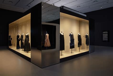 v&a Chanel exhibition